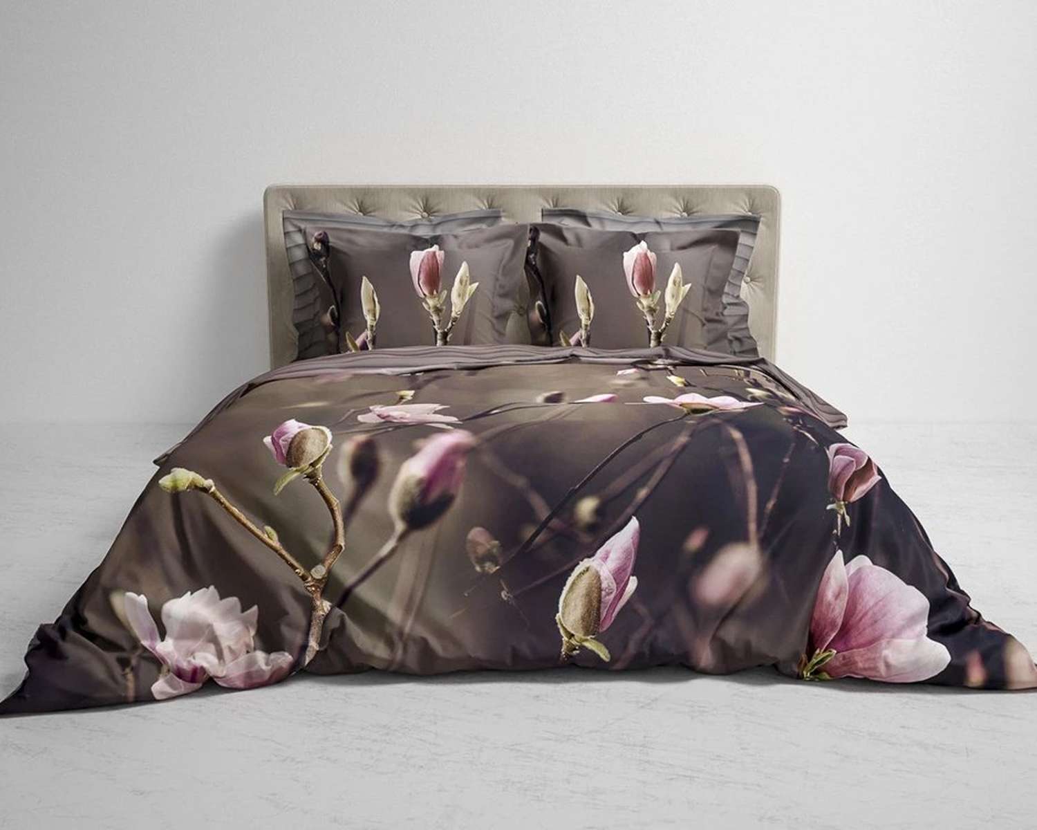 Dekbedovertrek Magnolia op bed