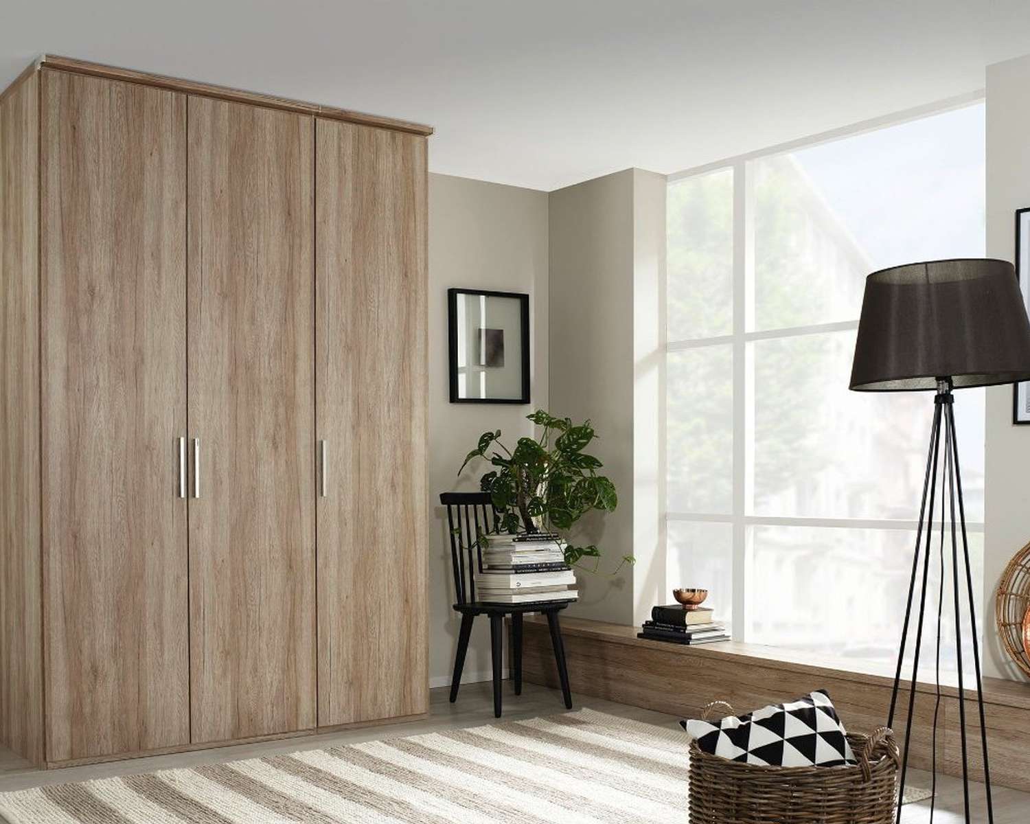 Moderne kledingkast met 3 deuren Moderne kledingkast met 3 deuren