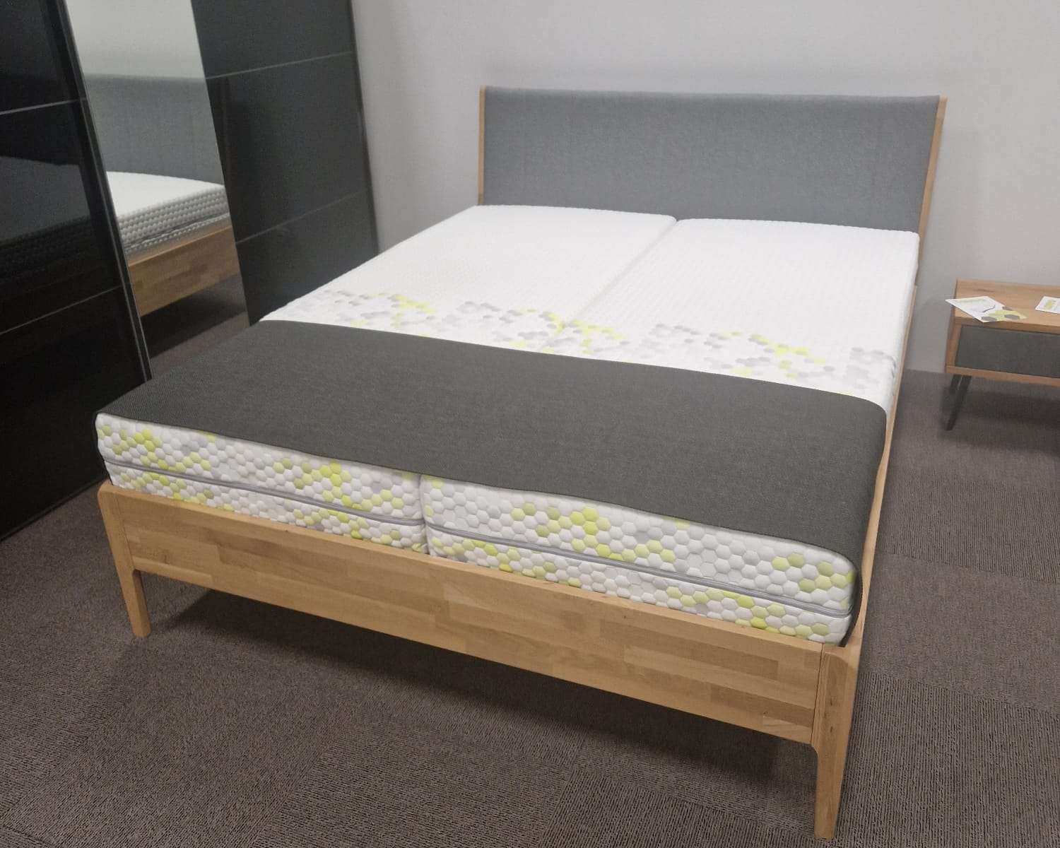 Massief houten bed 160x200 opruiming Massief houten bed 160x200 opruiming