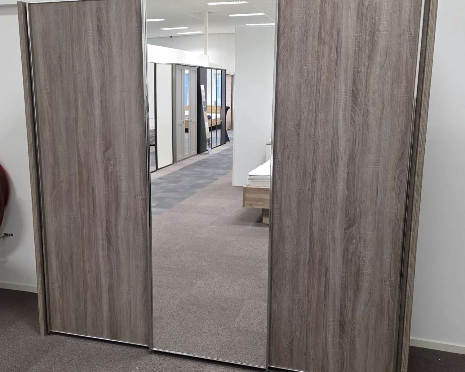 Schuifdeurkast showroom opruiming
