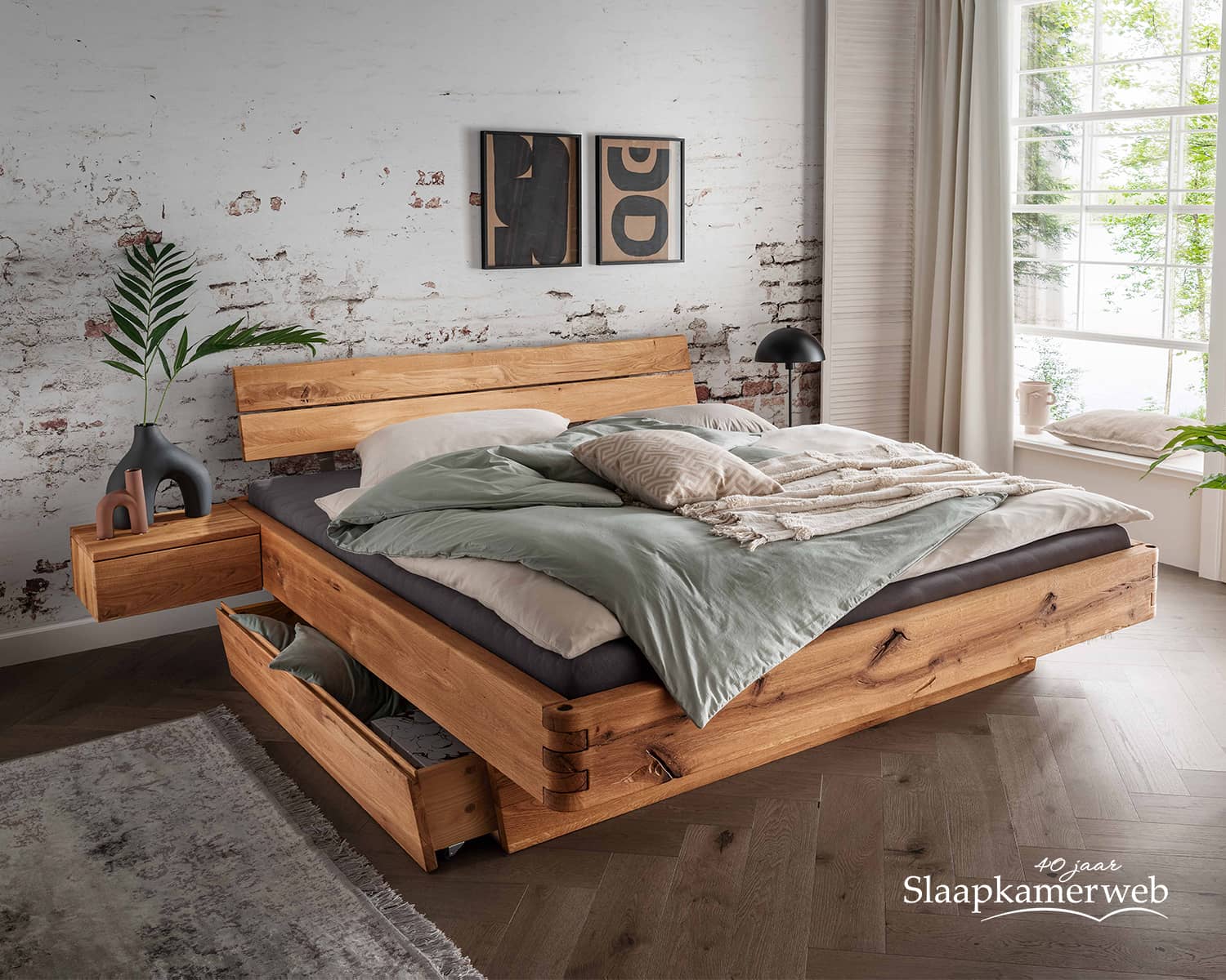 Eiken bed 200x200 met lade Eiken bed 200x200 met lade