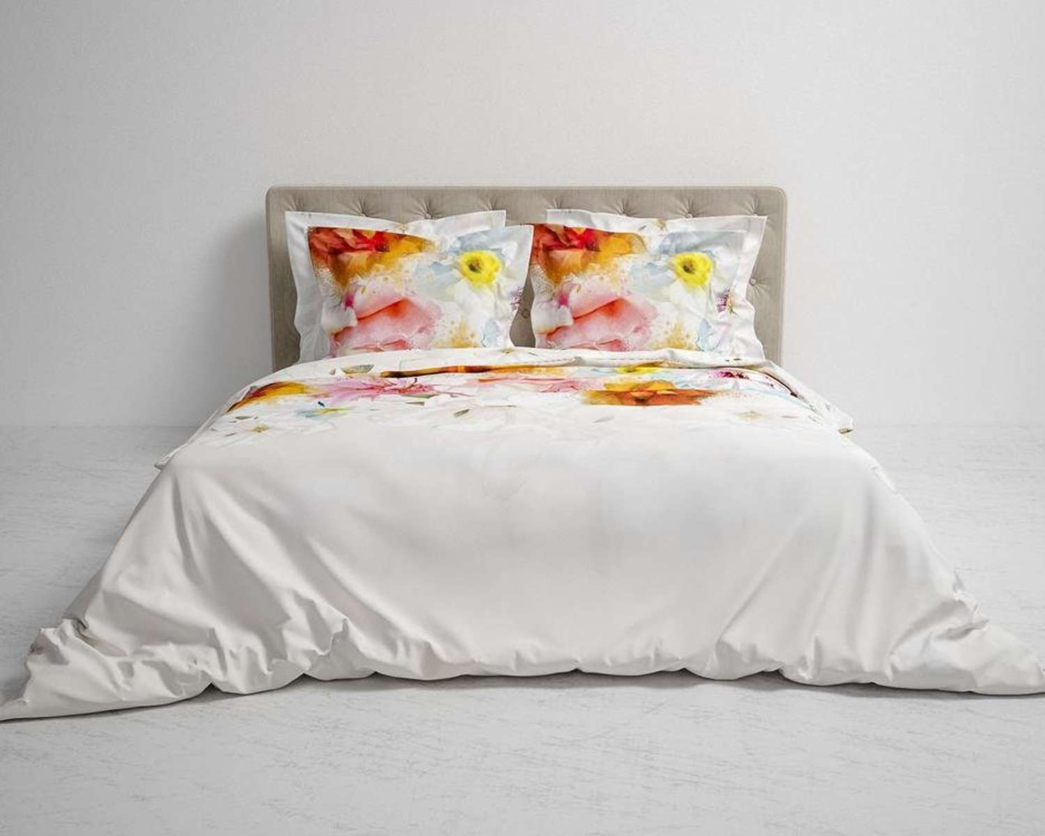 Dekbedovertrek Bloemen Aquarel op bed Dekbedovertrek Bloemen Aquarel op bed