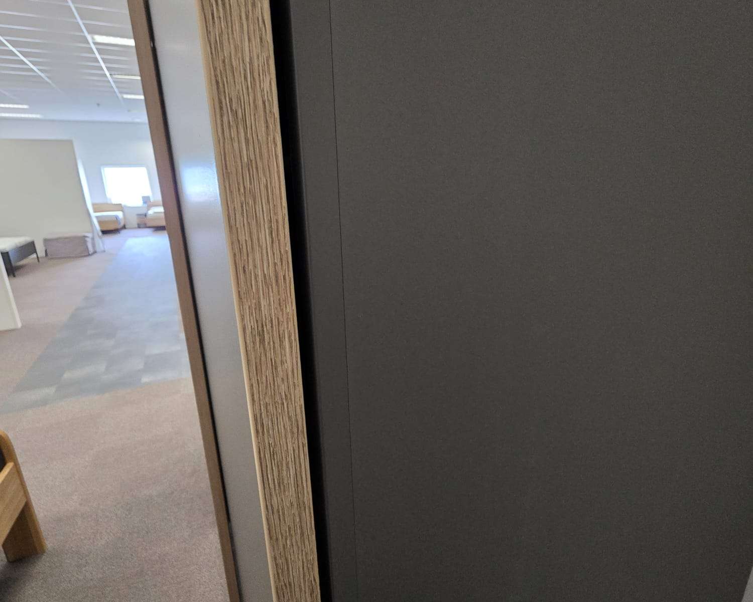 Zij aanzicht rechterdeur