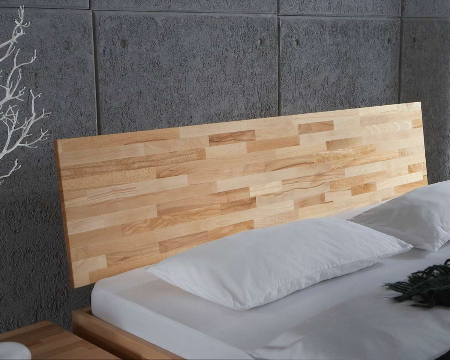 Detail hoofdbord houten bed Tim kern beuken geolied Detail hoofdbord houten bed Tim kern beuken geolied