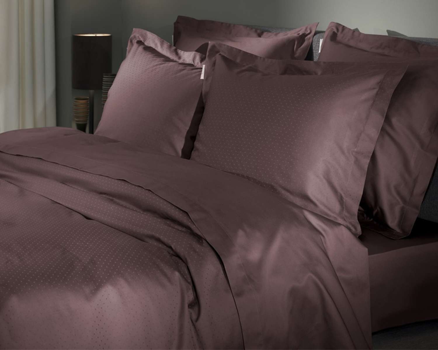 Dekbedovertrek Uni Stippen Warm bruin met kussens Dekbedovertrek Uni Stippen Warm bruin met kussens