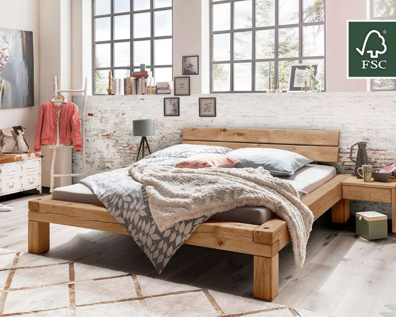 Houten tweepersoonsbed Logan met blokpoten Houten tweepersoonsbed Logan met blokpoten