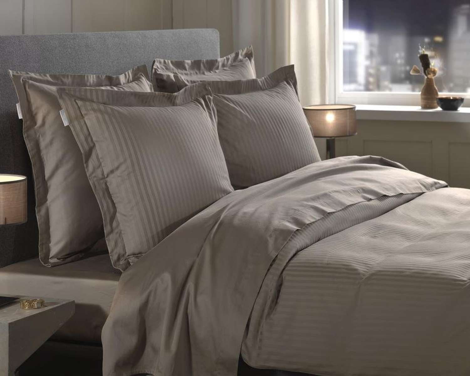 Uni Linea Taupe met kussens Uni Linea Taupe met kussens