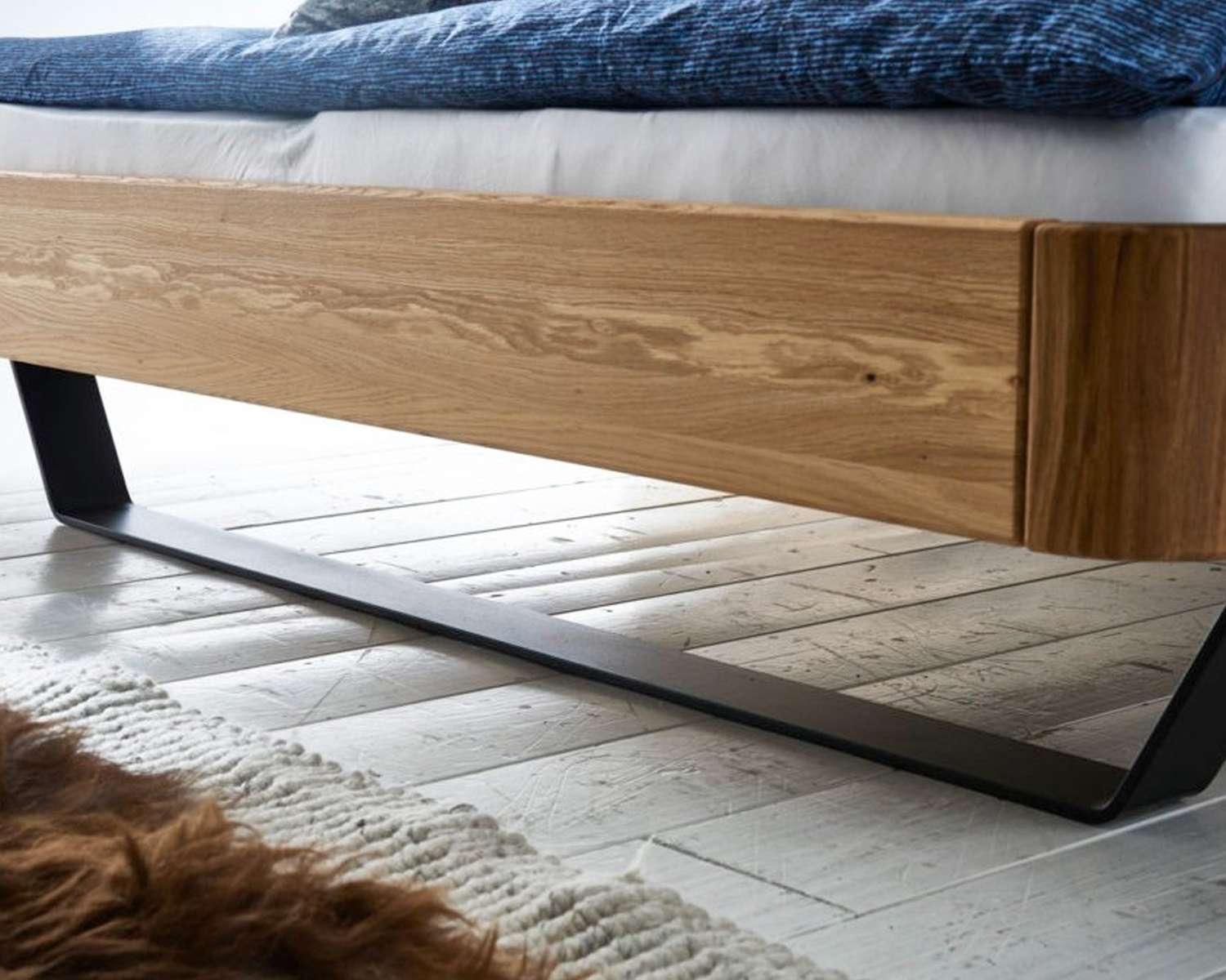 Detail massief eiken houten bed