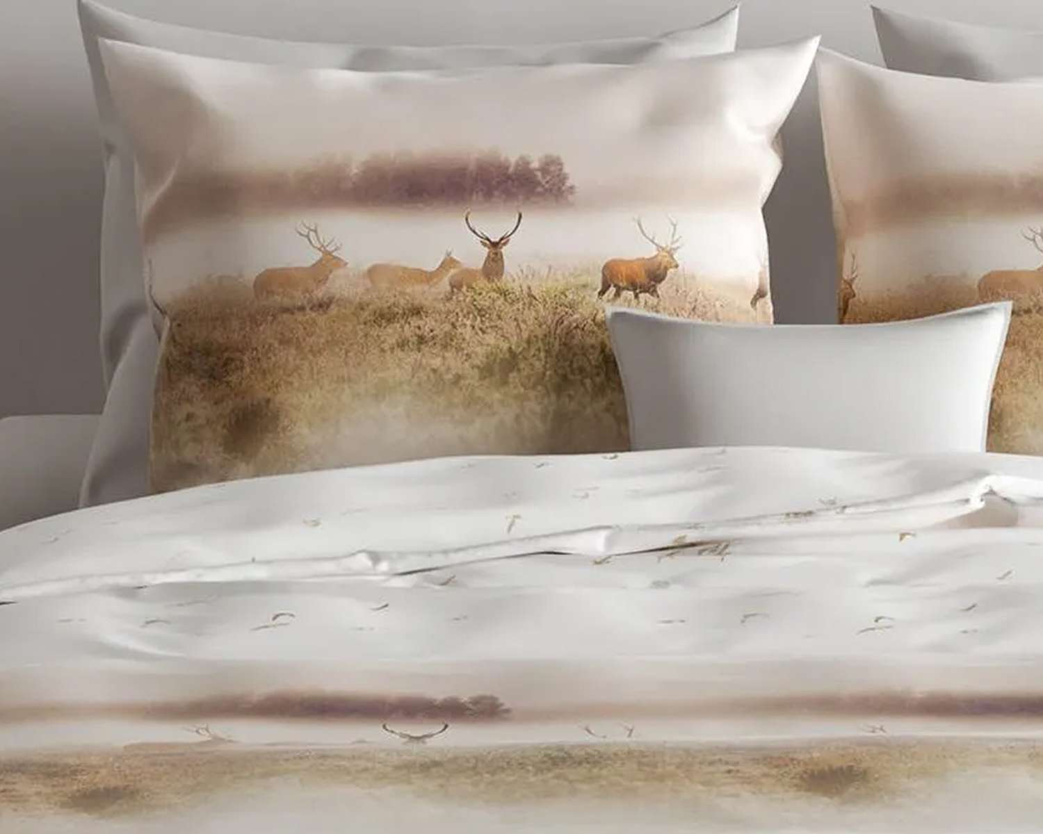 Dekbedovertrek Edelherten op bed Dekbedovertrek Edelherten op bed