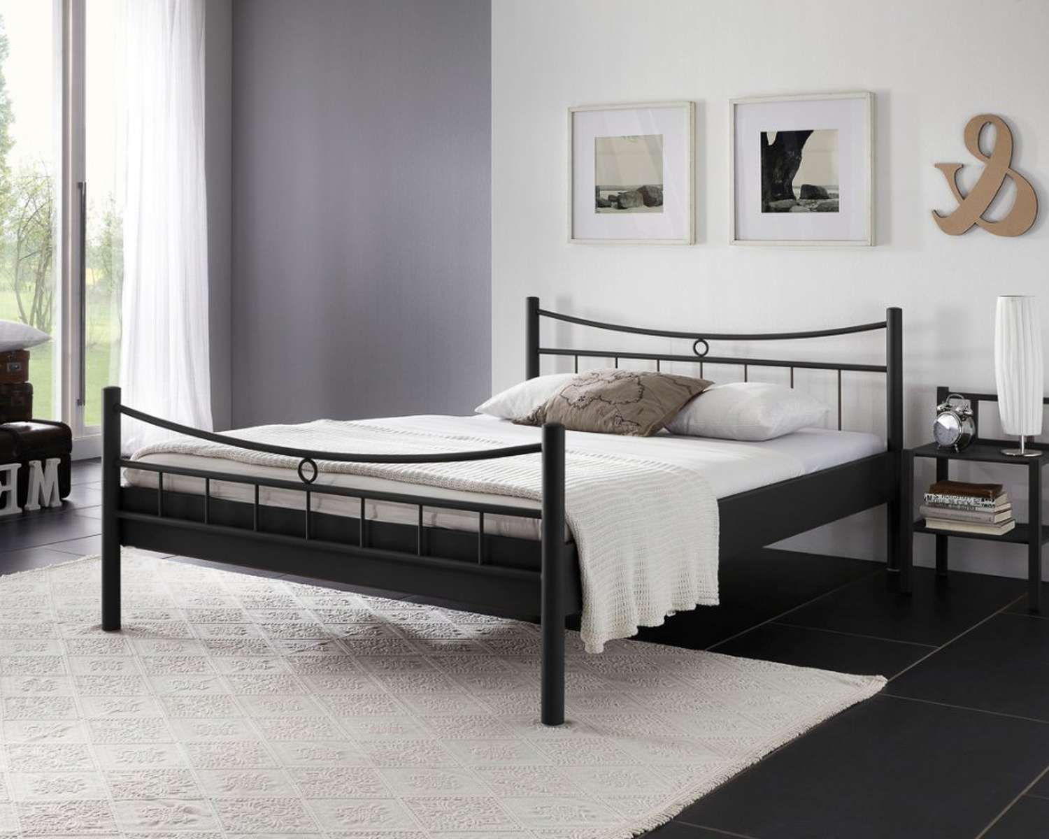 Metalen bed Saskia mat zwart