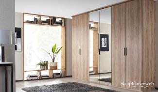 Houten kledingkast