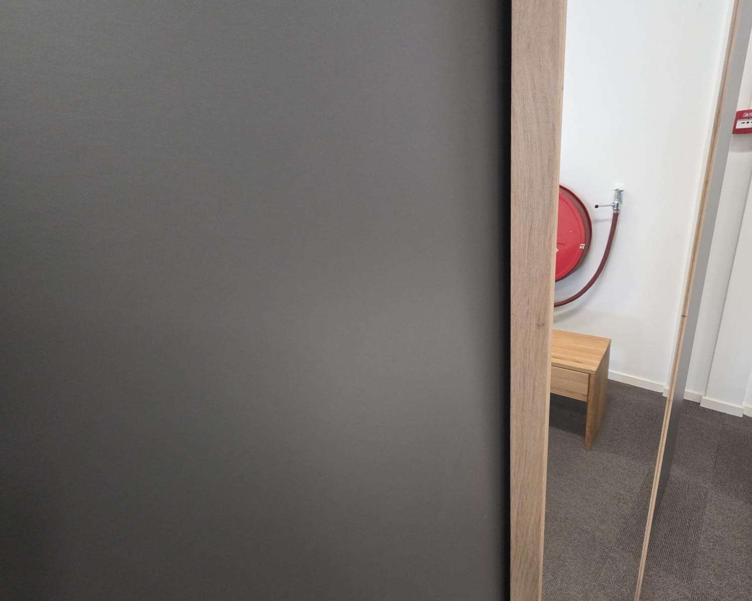 Zij aanzicht middendeur