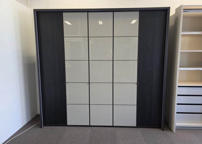 Elegance Square showroom