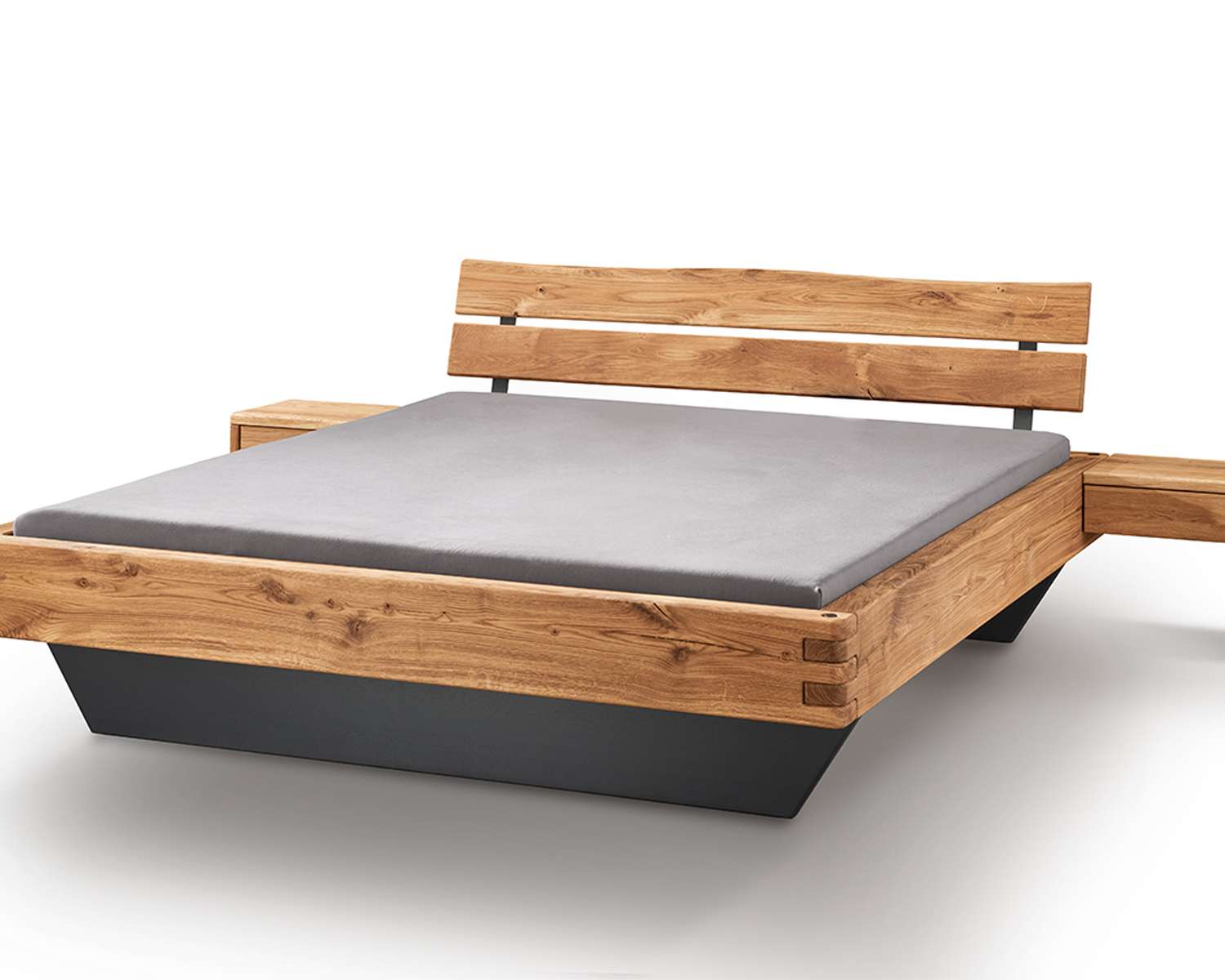 Robuust houten balkenbed Madison met nachtkastje