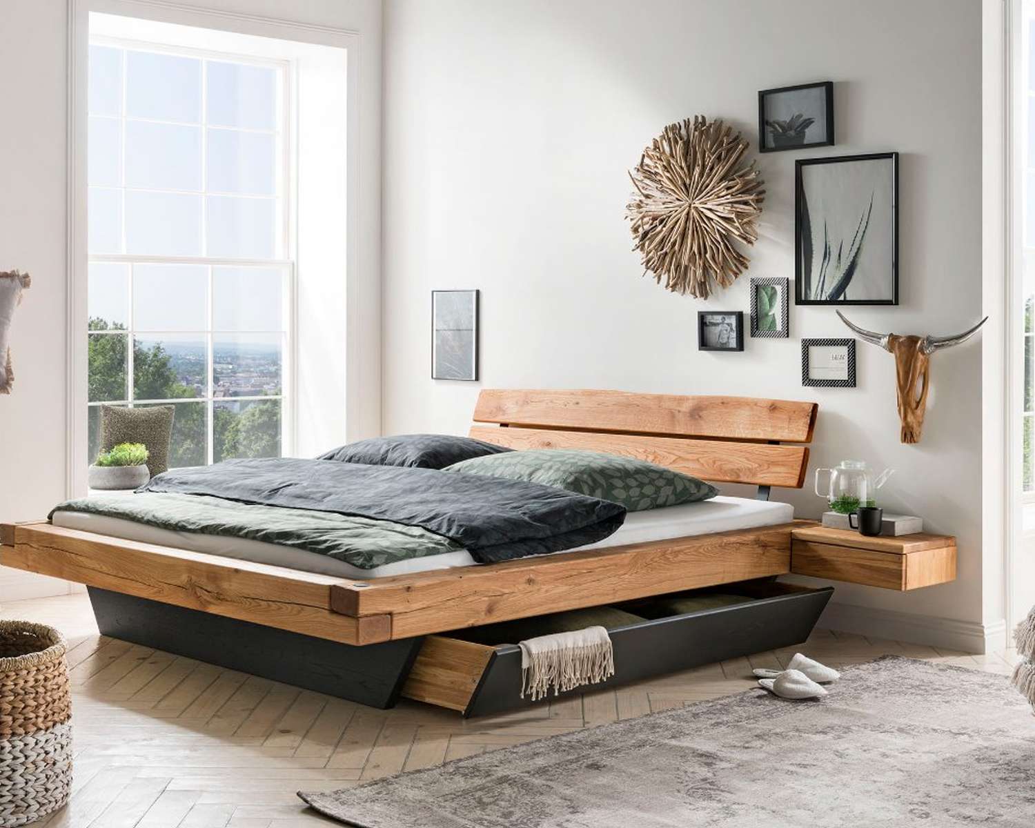 Houten balkenbed met lade Houten balkenbed met lade