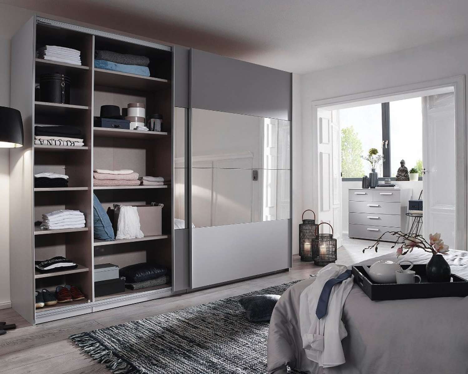 Kledingkast Royal Line aan de binnenkant Kledingkast Royal Line aan de binnenkant