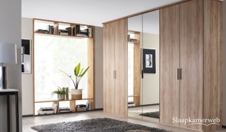 Bruine kledingkasten