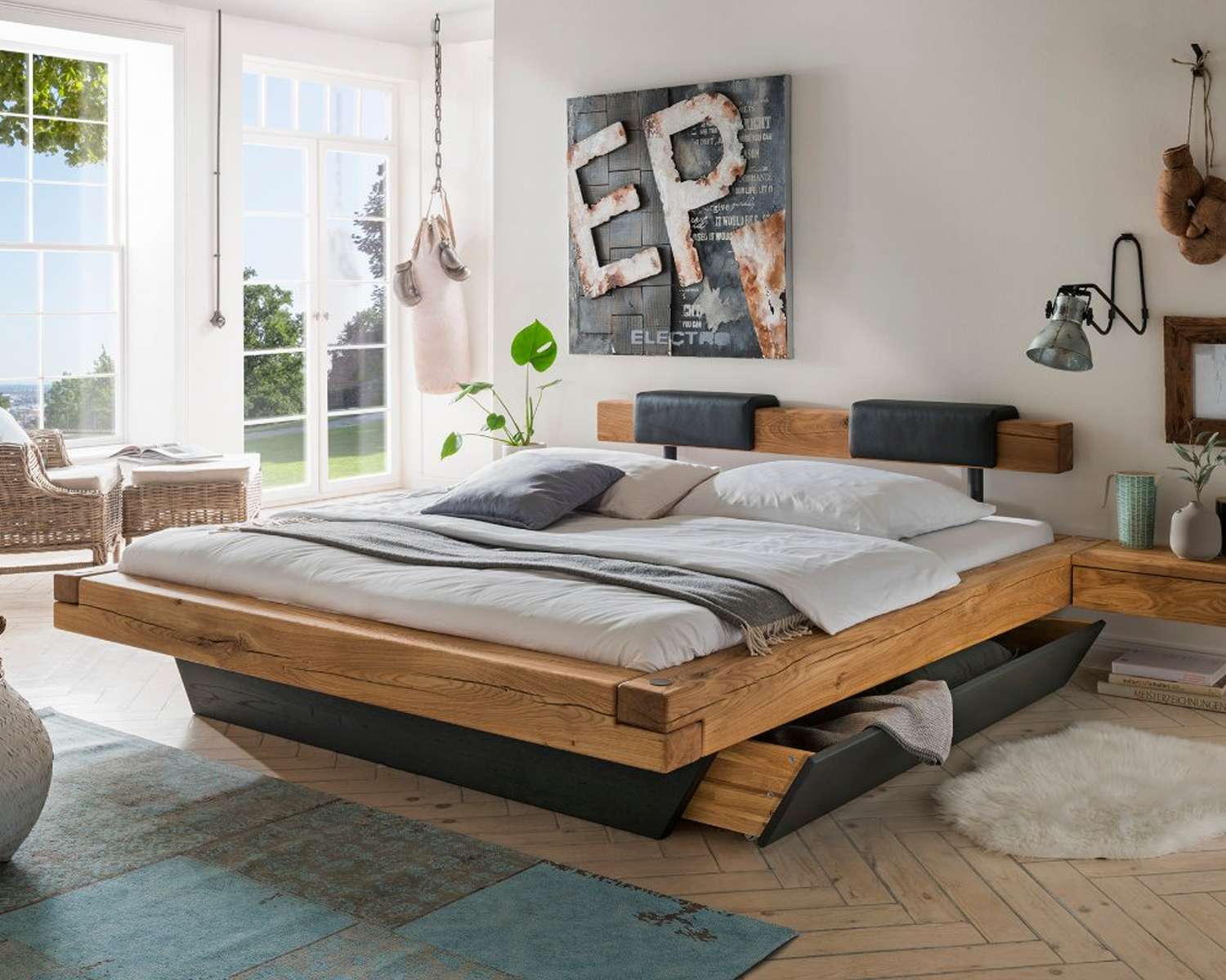 Houten eiken balkenbed met lade Houten eiken balkenbed met lade