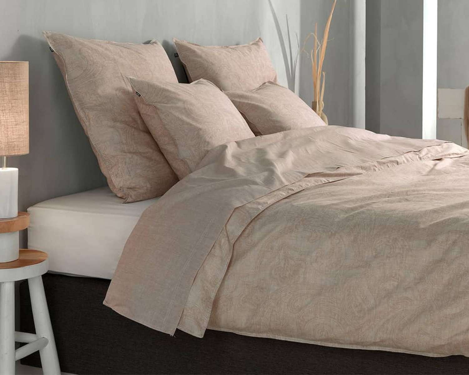 Dekbedovertrek Paisley patroon op bed Dekbedovertrek Paisley patroon op bed