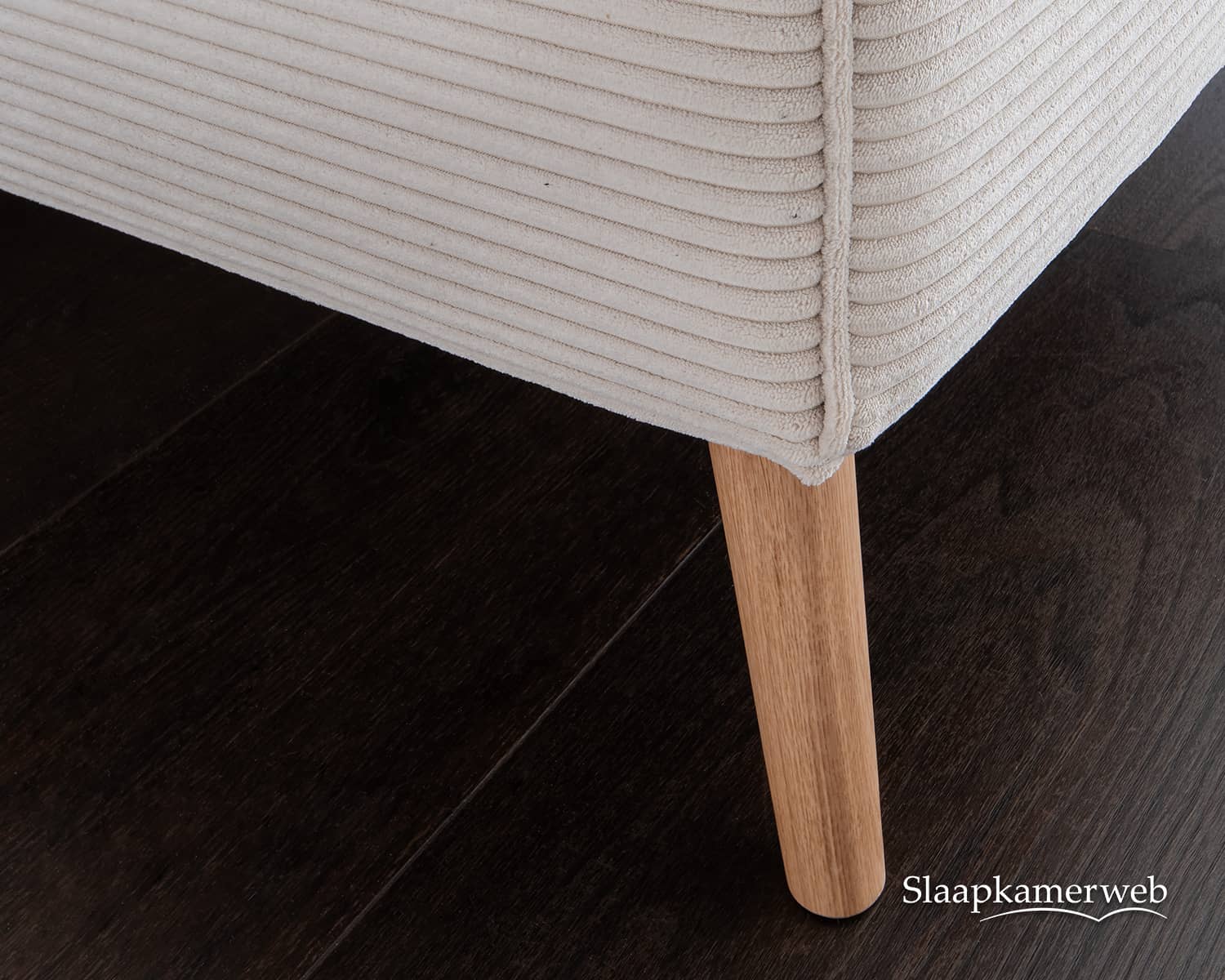 Witte ribbelstof bed