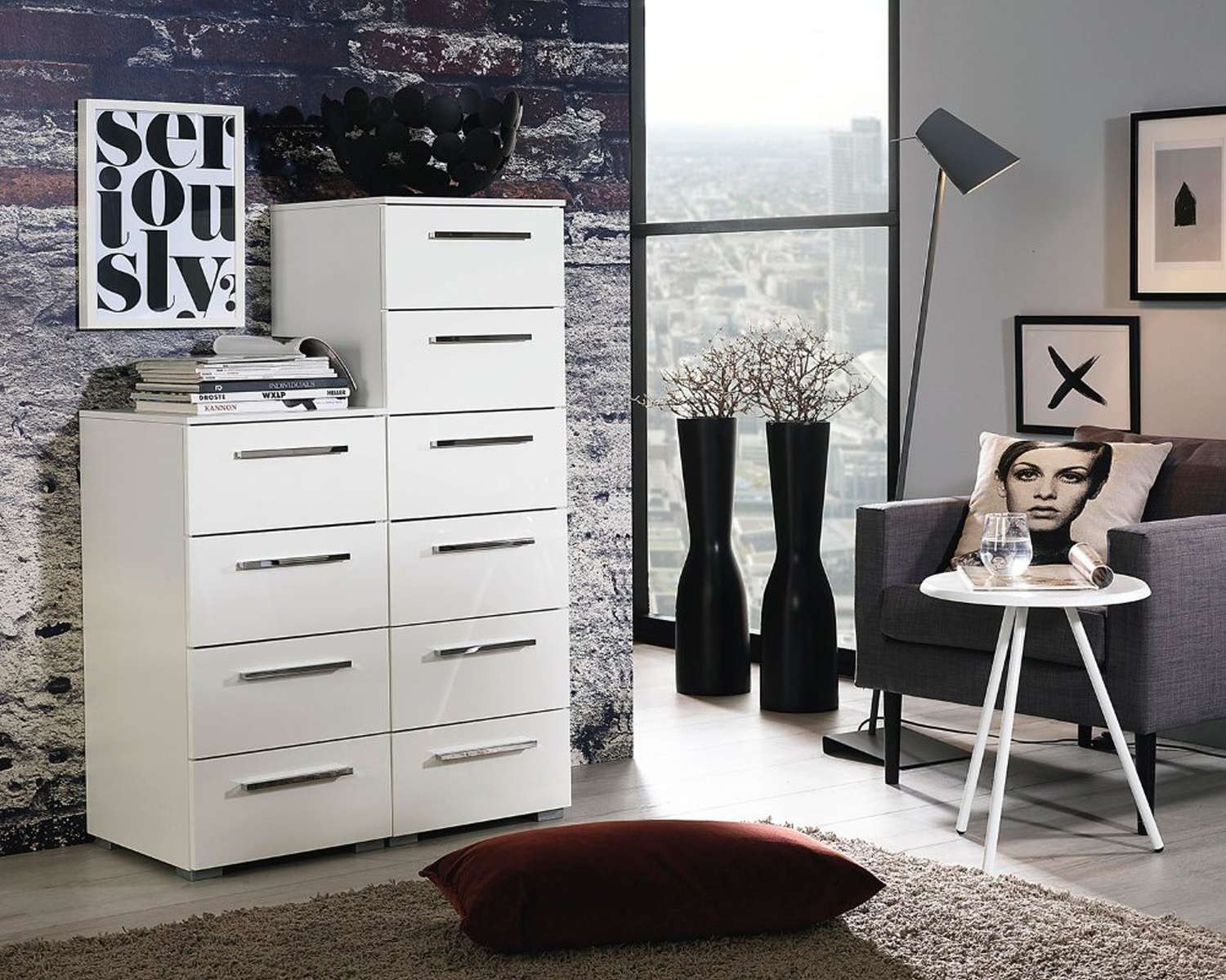 4 en 6 ladenconsole naast elkaar in het alpine wit met chromen dichte handgrepen 4 en 6 ladenconsole naast elkaar in het alpine wit met chromen dichte handgrepen