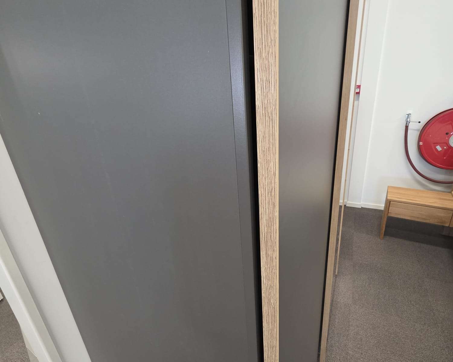 Zij aanzicht linkerdeur