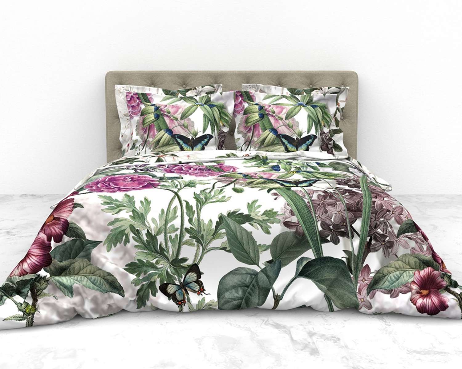 Dekbedovertrek Witte en roze bloemen op bed Dekbedovertrek Witte en roze bloemen op bed